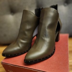 (BRAND NEW )Boots de Andrea